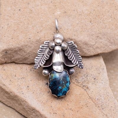Single Stone Turquoise Pendant with Leaf Details