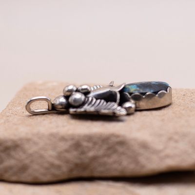 Single Stone Turquoise Pendant with Leaf Details