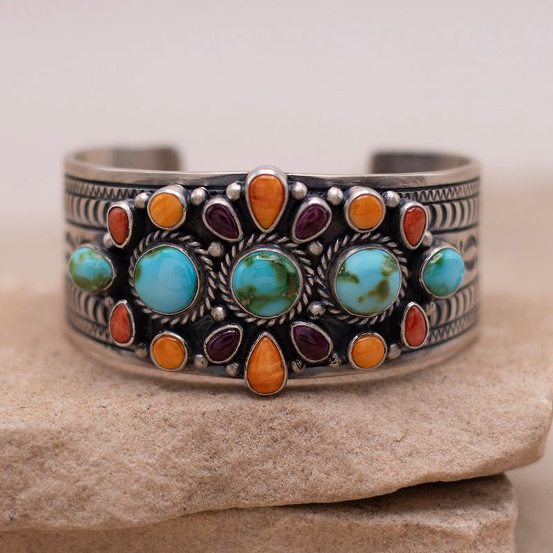 Triple Sonoran Gold Cuff with Spiny Oyster Shell detail