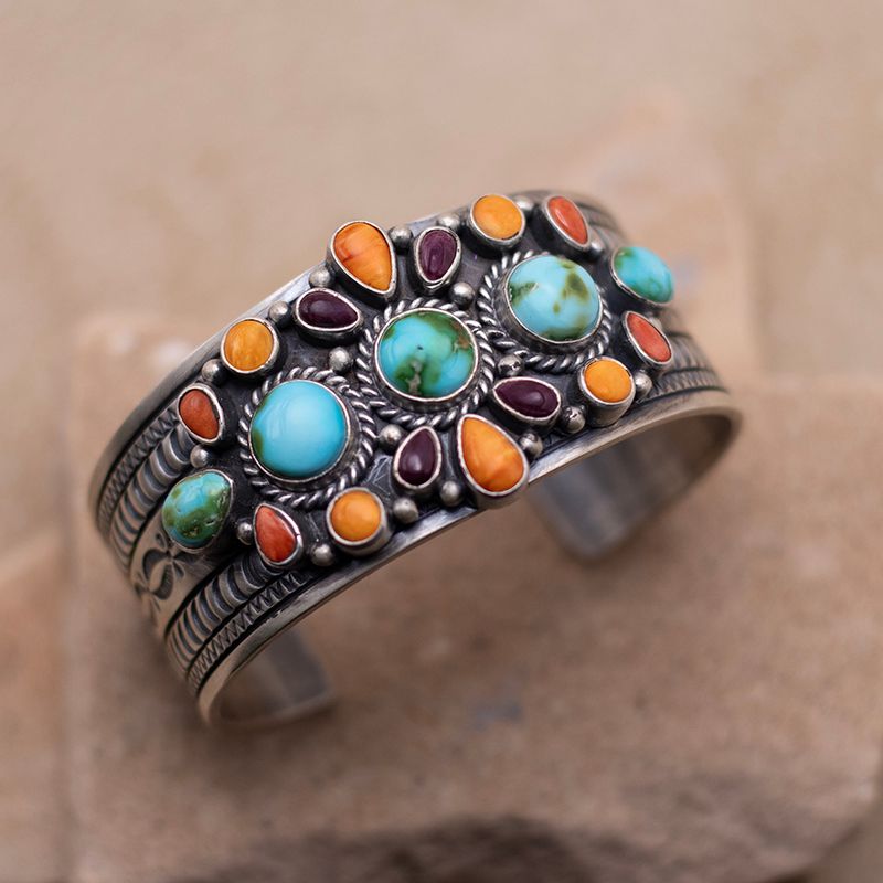 Triple Sonoran Gold Cuff with Spiny Oyster Shell detail