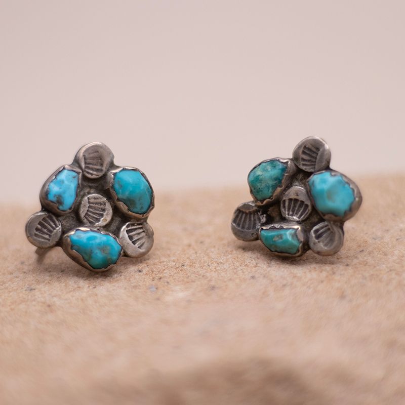 Vintage Screw Back Round Flower Like Design Earrings
