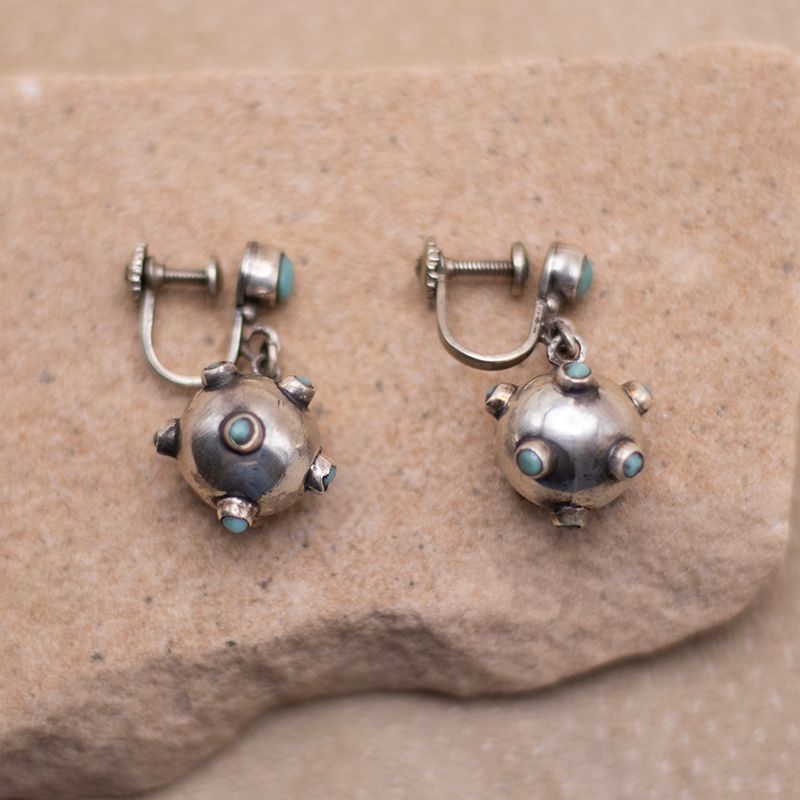Screwback Turquoise Dotted Drop Rounds