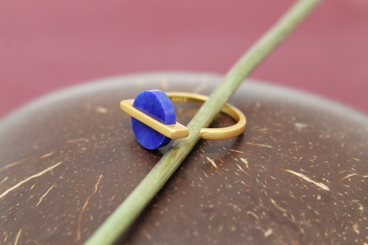 Zilveren vermeil ring met ronde Lapis Lazuli