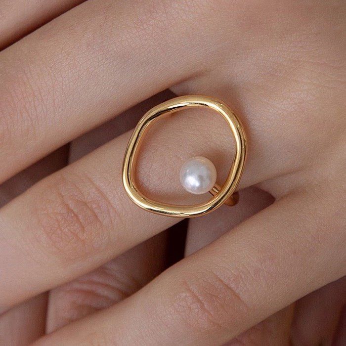 Ovale ring met parelsteen