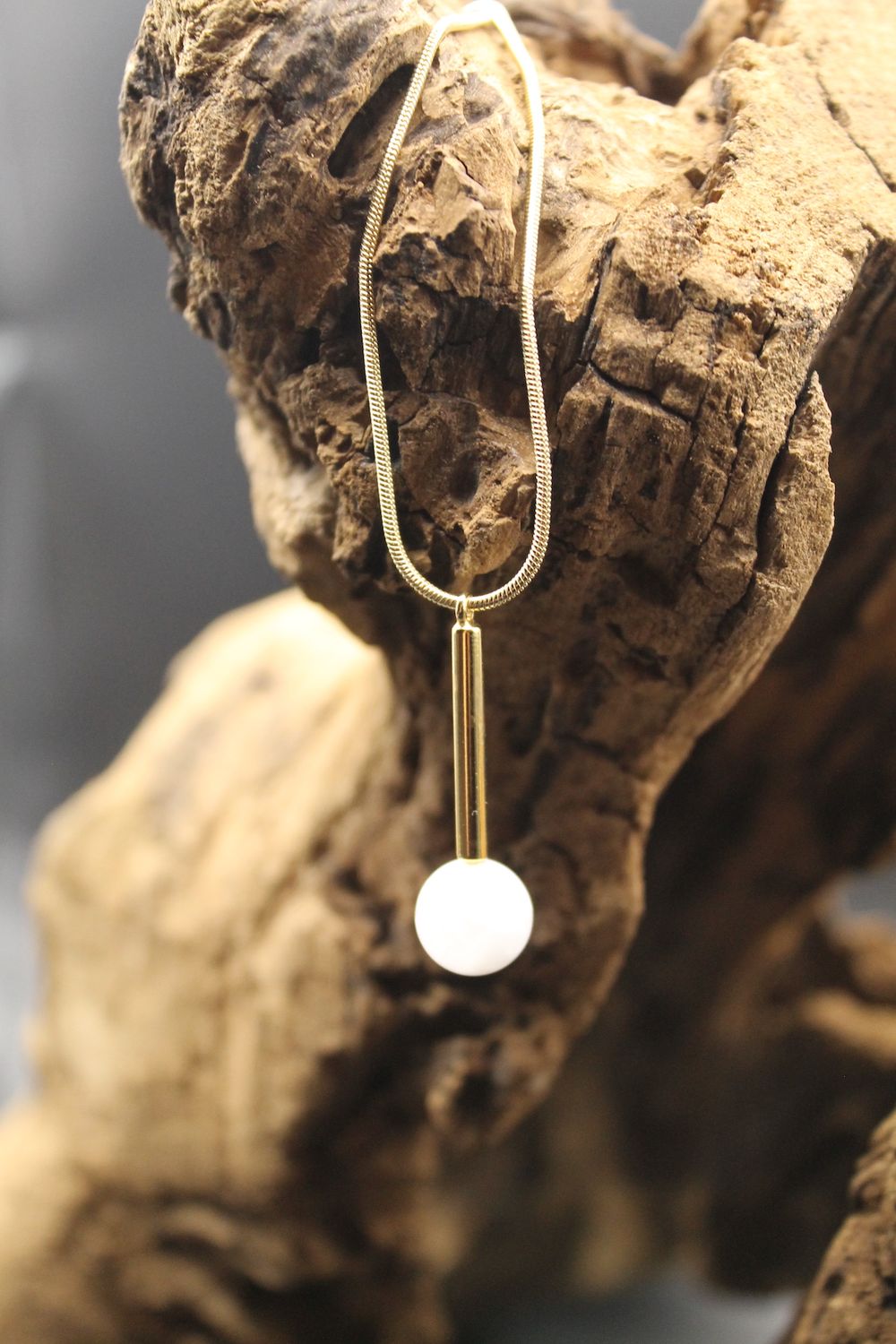 Holocene hanger met Maansteen