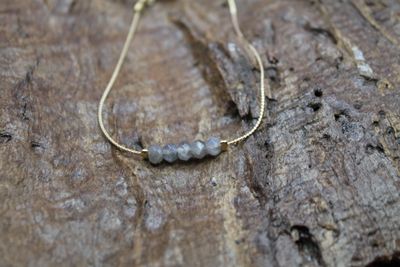 Bracelet fin avec pierre de labradorite