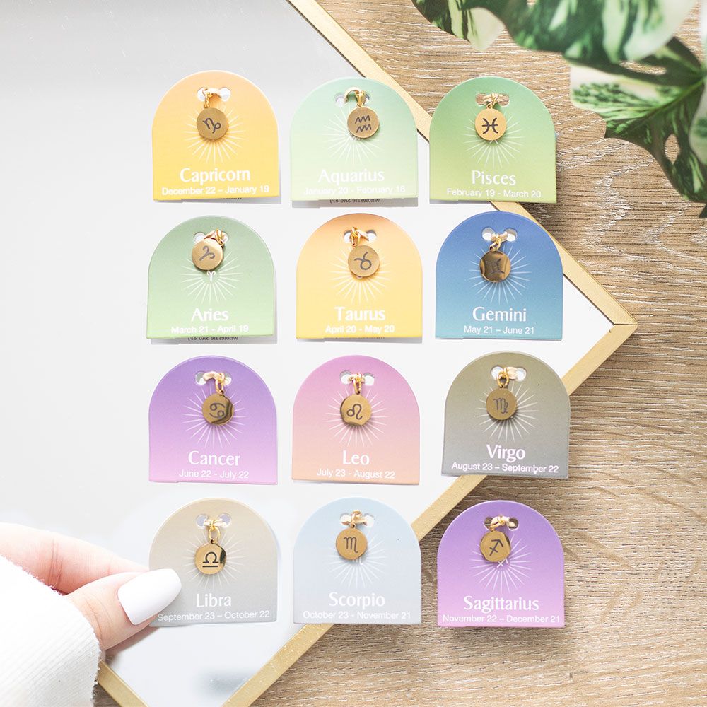Set van 12 goudkleurige bedeltjes met sterrenbeeld