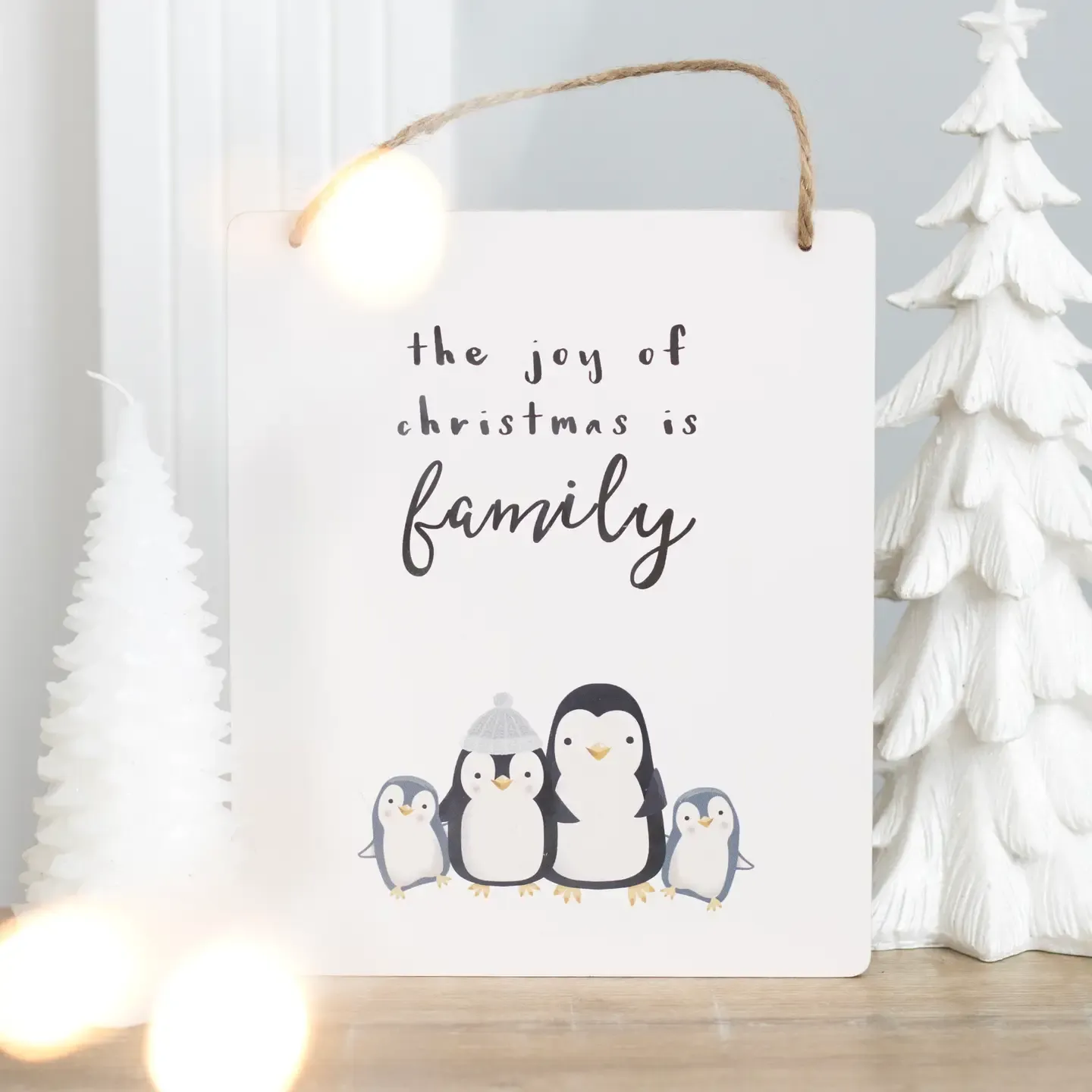 The joy of christmas is family hangbordje