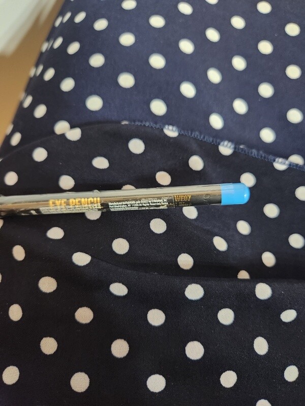 Silky smooth eye pencil pastel blue 