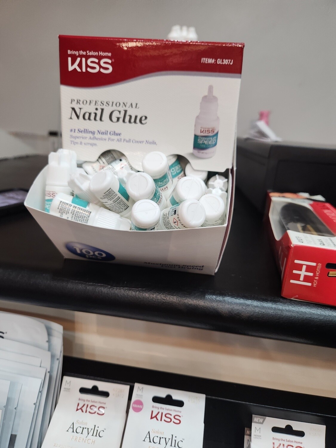 Kiss nail glue