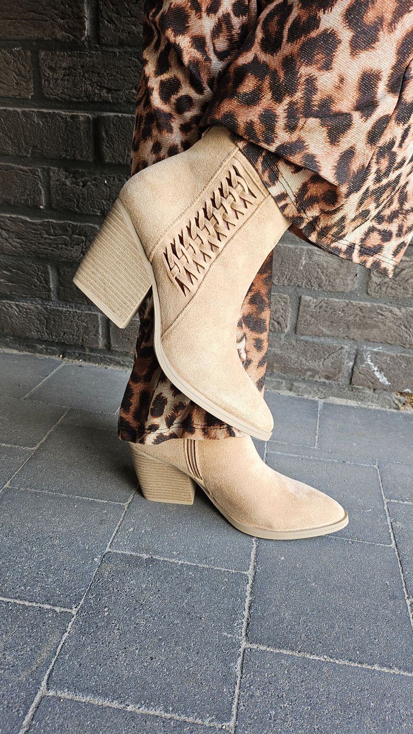 Camel boots