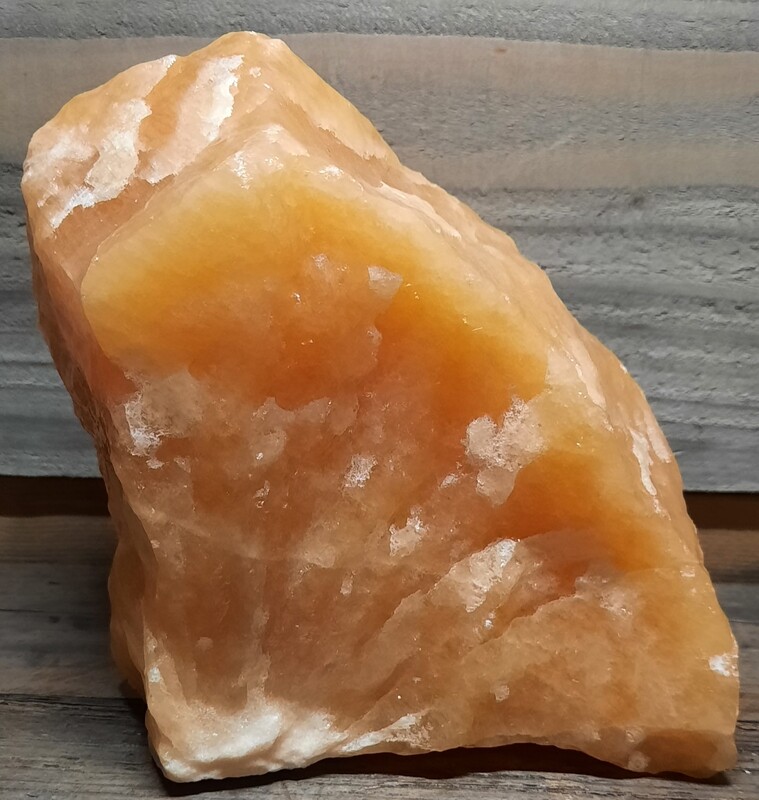 Oranje calciet
