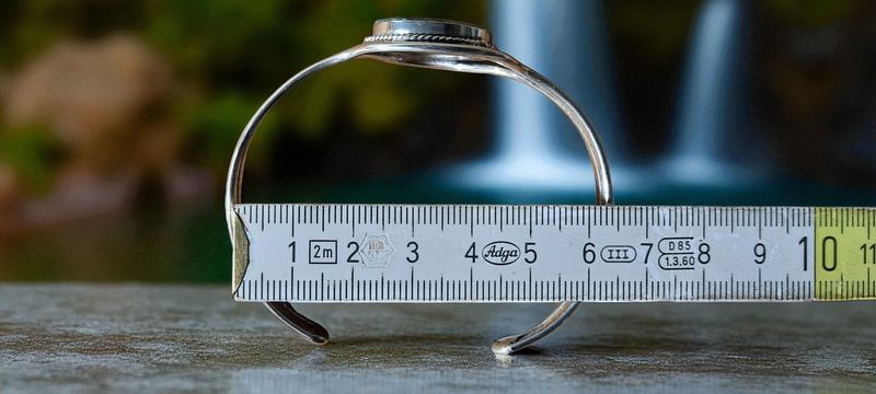 Handgemaakte armband zilver op brons met Robijn in zoïsiet