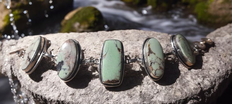 Handgemaakte armband zilver op brons met Citroenchrysopraas