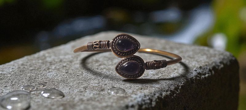 Handgemaakte armband verguld brons met Amethist