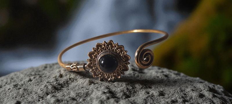 Handgemaakte armband verguld brons met Zwarte Onyx
