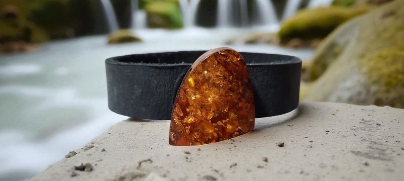 Handgemaakte armband met Amber en leder