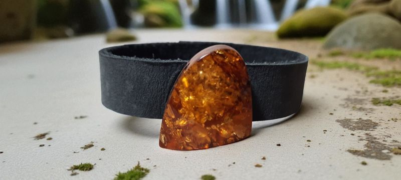 Handgemaakte armband met Amber en leder