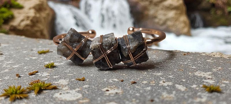 Handgemaakte armband met Labradoriet en metaal