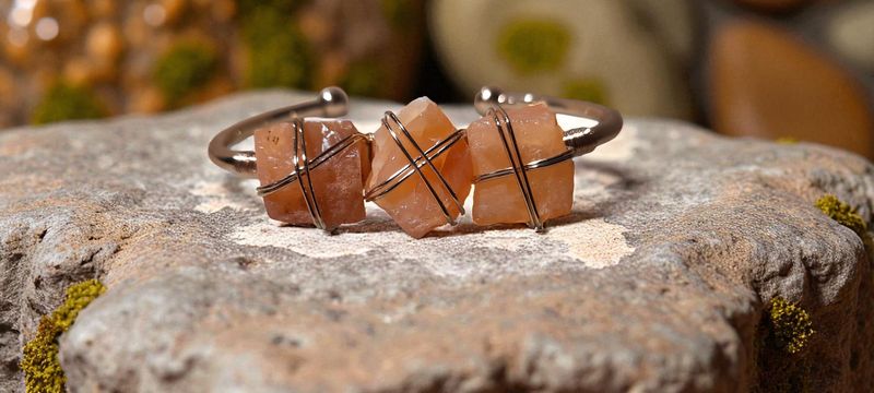 Handgemaakte armband met Carneool en metaal