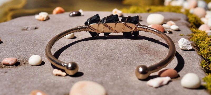 Handgemaakte armband met Zwarte Toermalijn en metaal