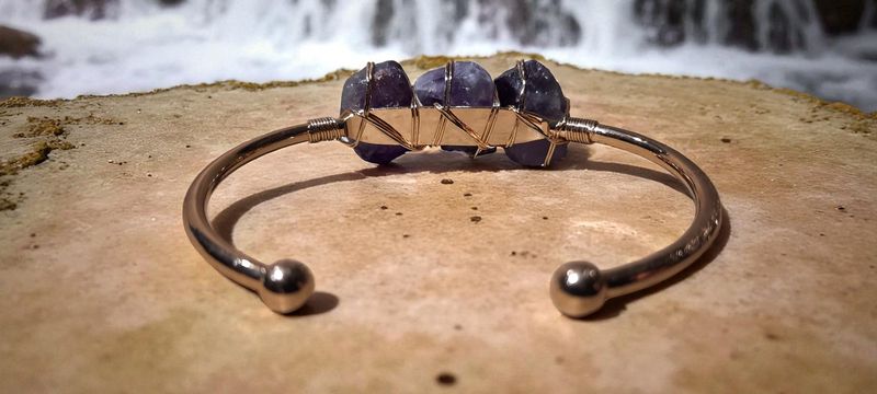 Handgemaakte armband met Amethist en metaal