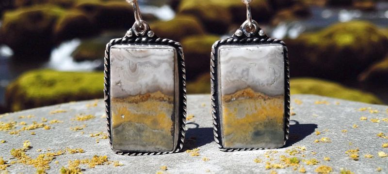 Handgemaakte oorbellen zilver op metaal met Bumblebee Jaspis