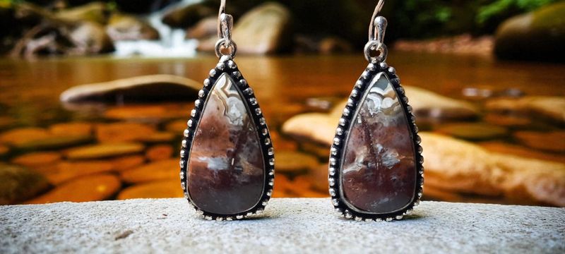 Handgemaakte oorbellen zilver op metaal met Crazy Lace Agaat