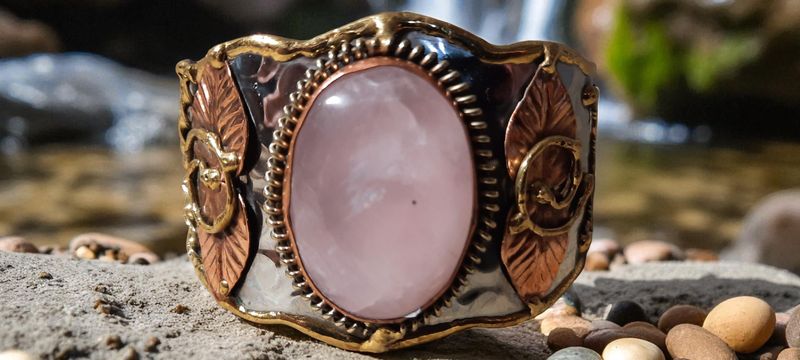 Handgemaakte armband koper op metaal met Rozenkwarts