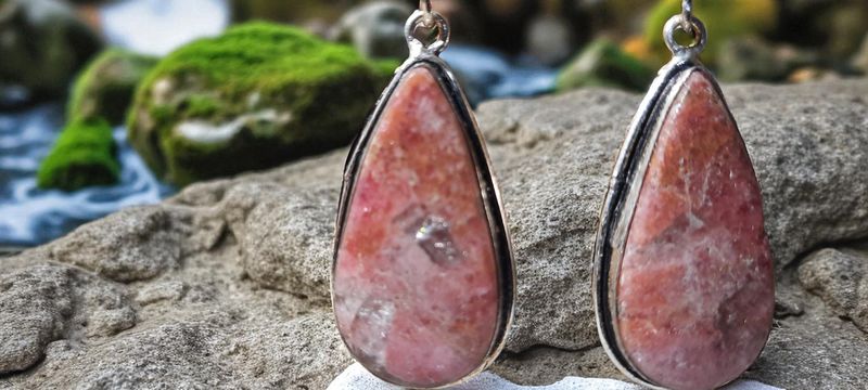 Handgemaakte oorbellen zilver op metaal met Rhodoniet