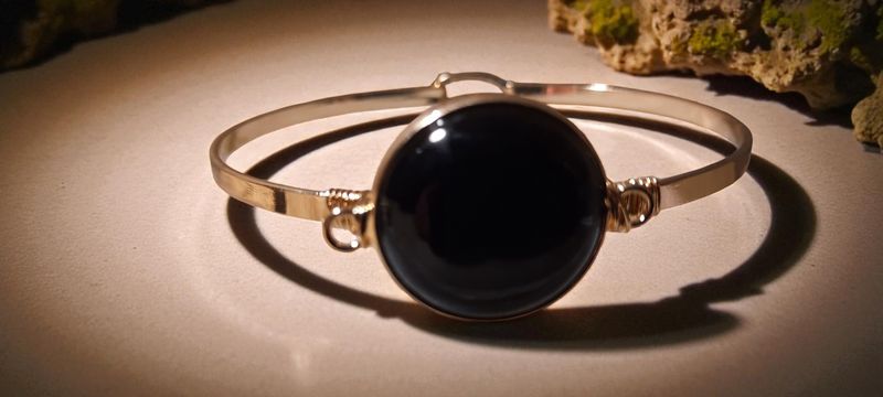 Handgemaakte armband metaal en Obsidiaan