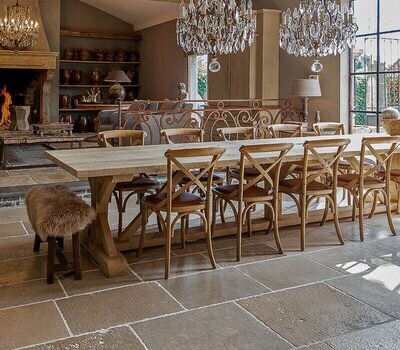 Tafels &amp; stoelen