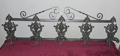 Metalen kapstok, kleerhanger, leeuwenkopjes