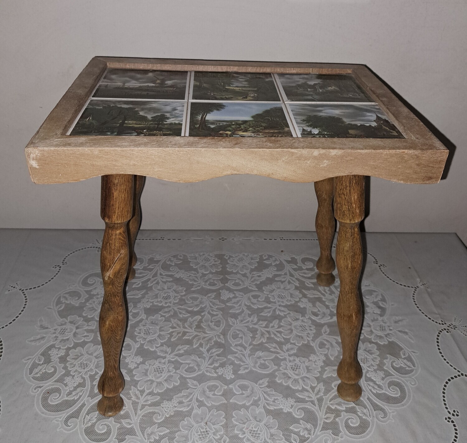 Tafel bijzettafel met boerentegels