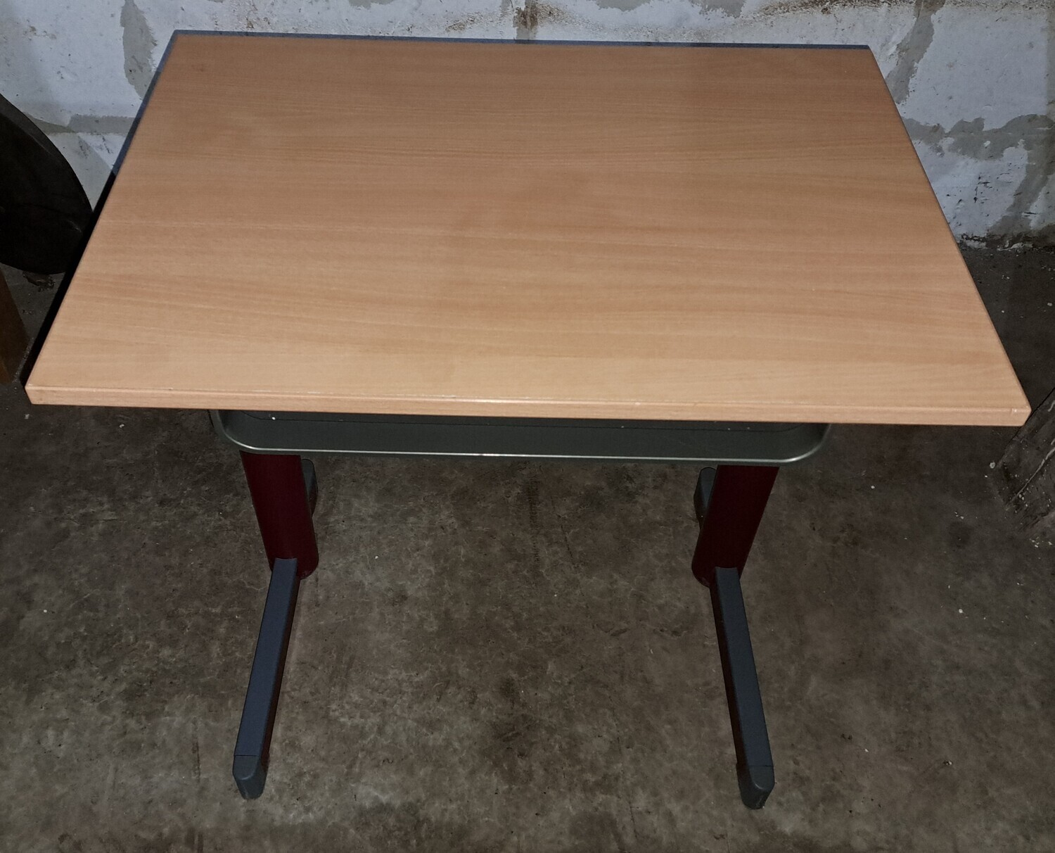 Lessenaar met stoel, schooltafel, tafeltje, kinderbureel, bureau