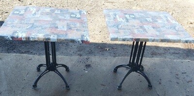 Vintage cafe tafels met kunststof tafelblad.