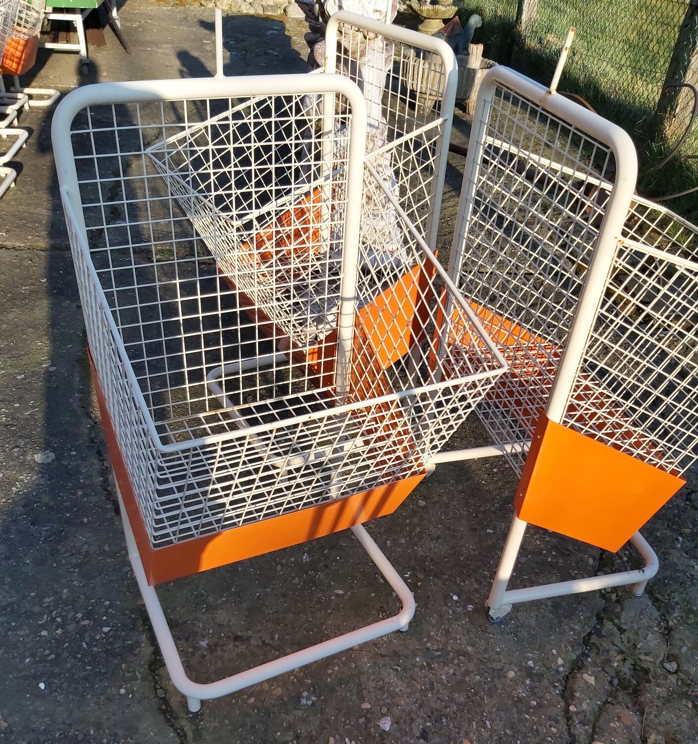 Vintage etalage winkelkarren winkelmanden