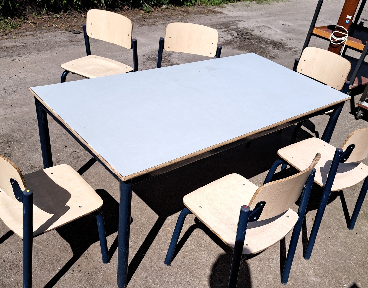 Stoelen tafel Kleutertafel met 6 stoelen