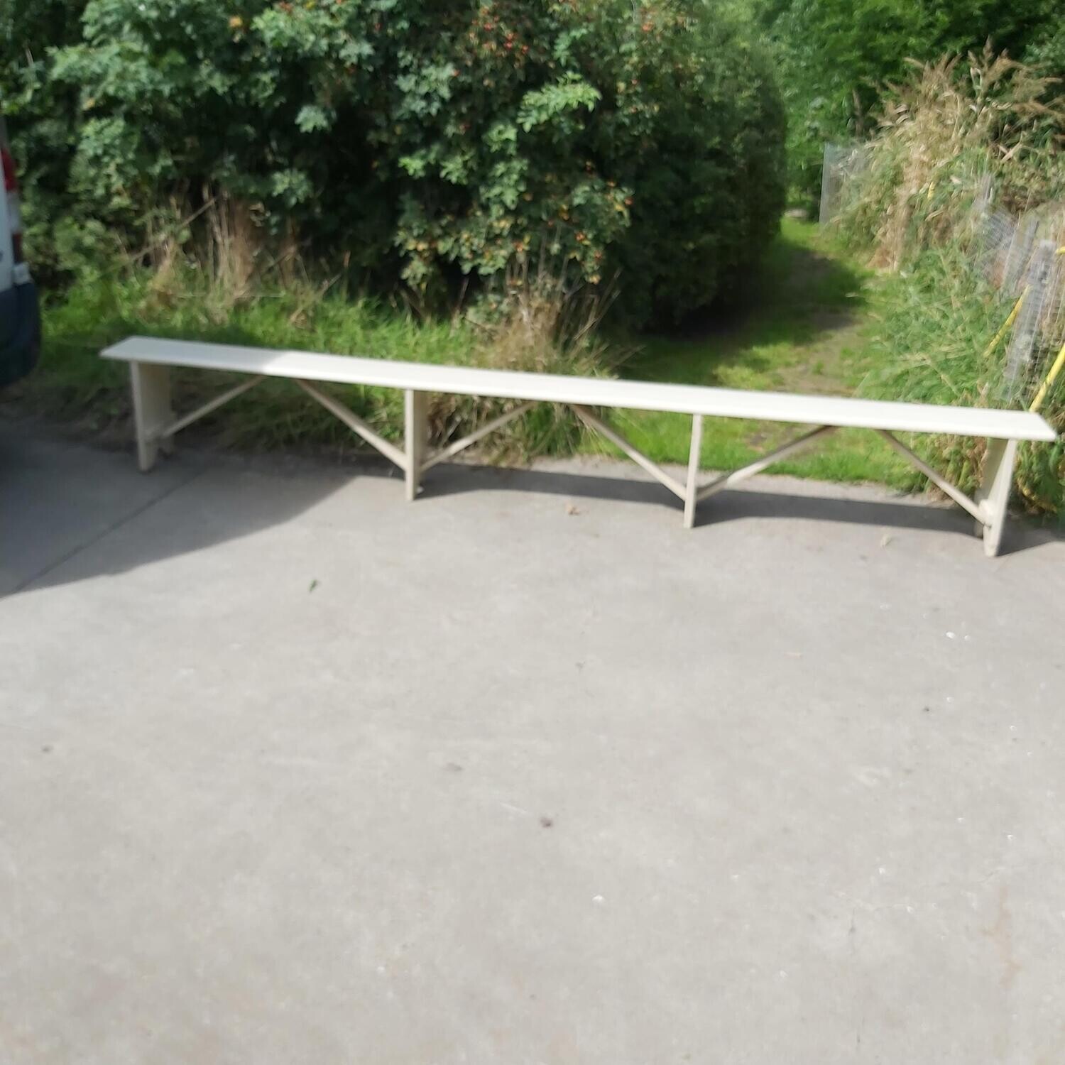 Vintage grote witte bank, tuinbank