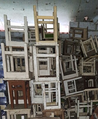 Vintage houten krukjes bijzettafeltjes