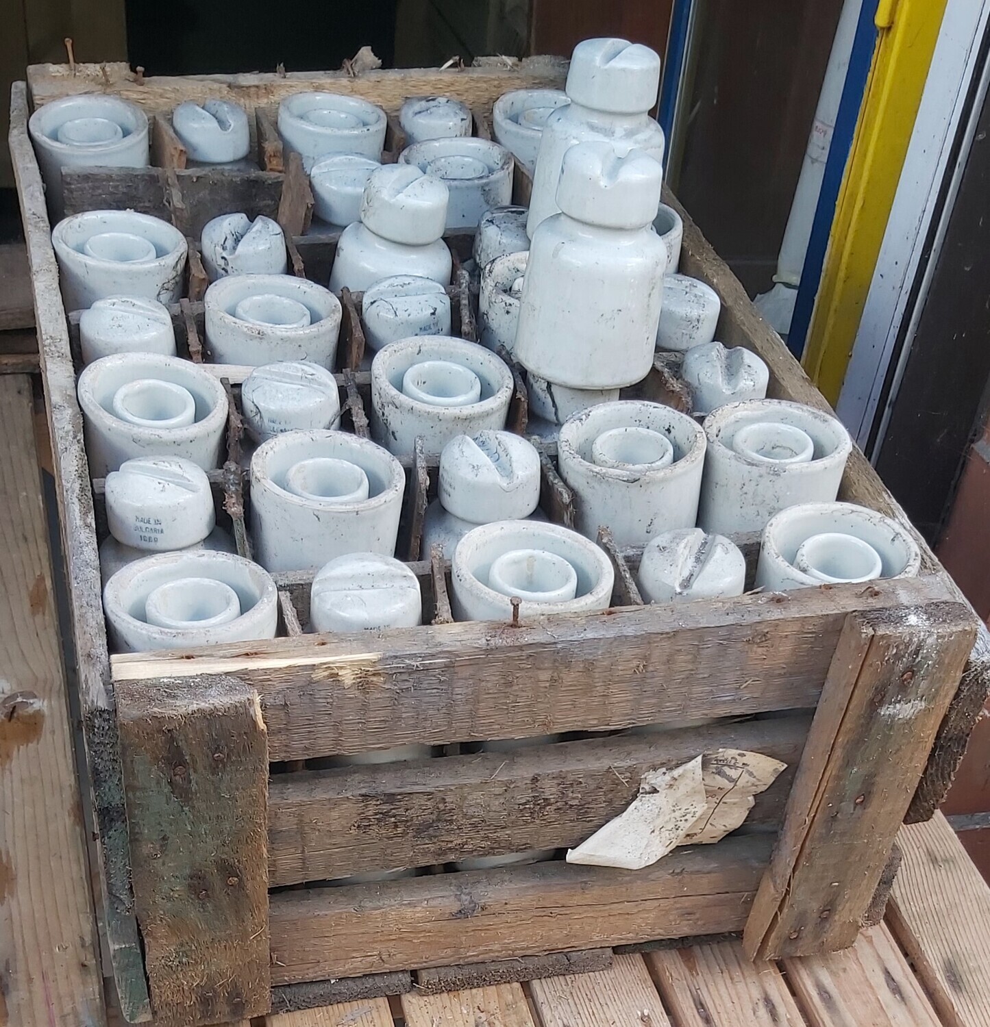 Porseleinen isolatoren , porcelain insulators