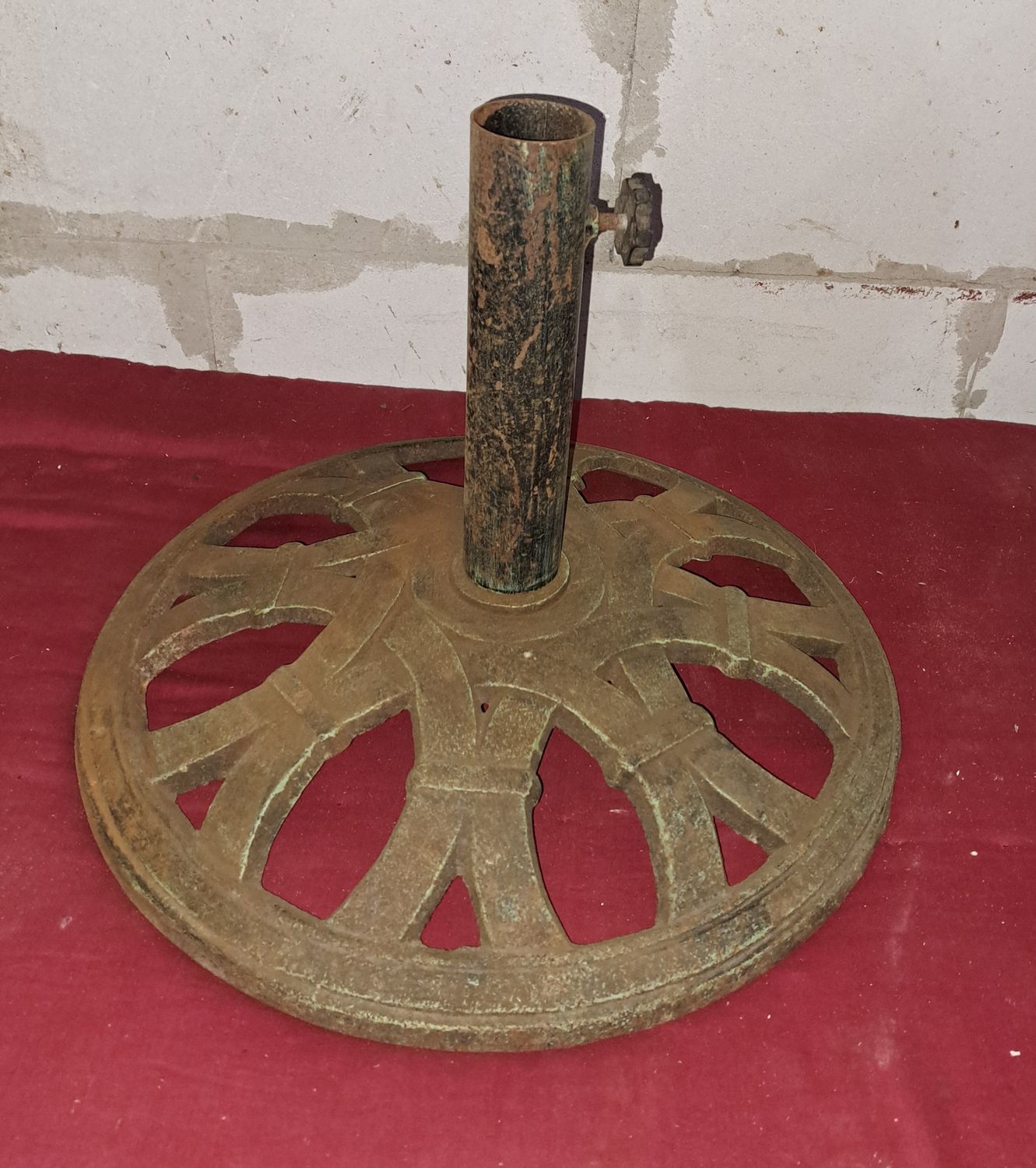 Vintage gietijzeren parasolvoet