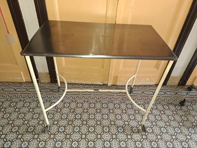 dokters instrumententafel - ziekenhuistafel
