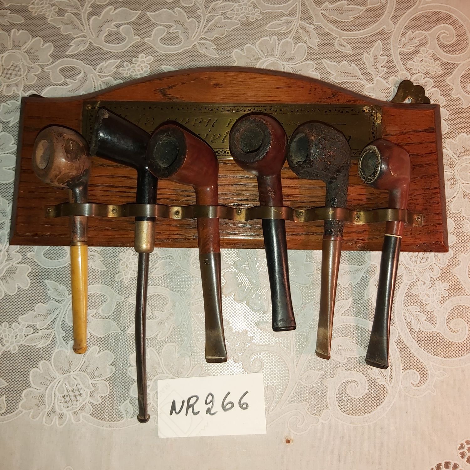 Pipe rack with pipes. Vintage pijpenrek.
