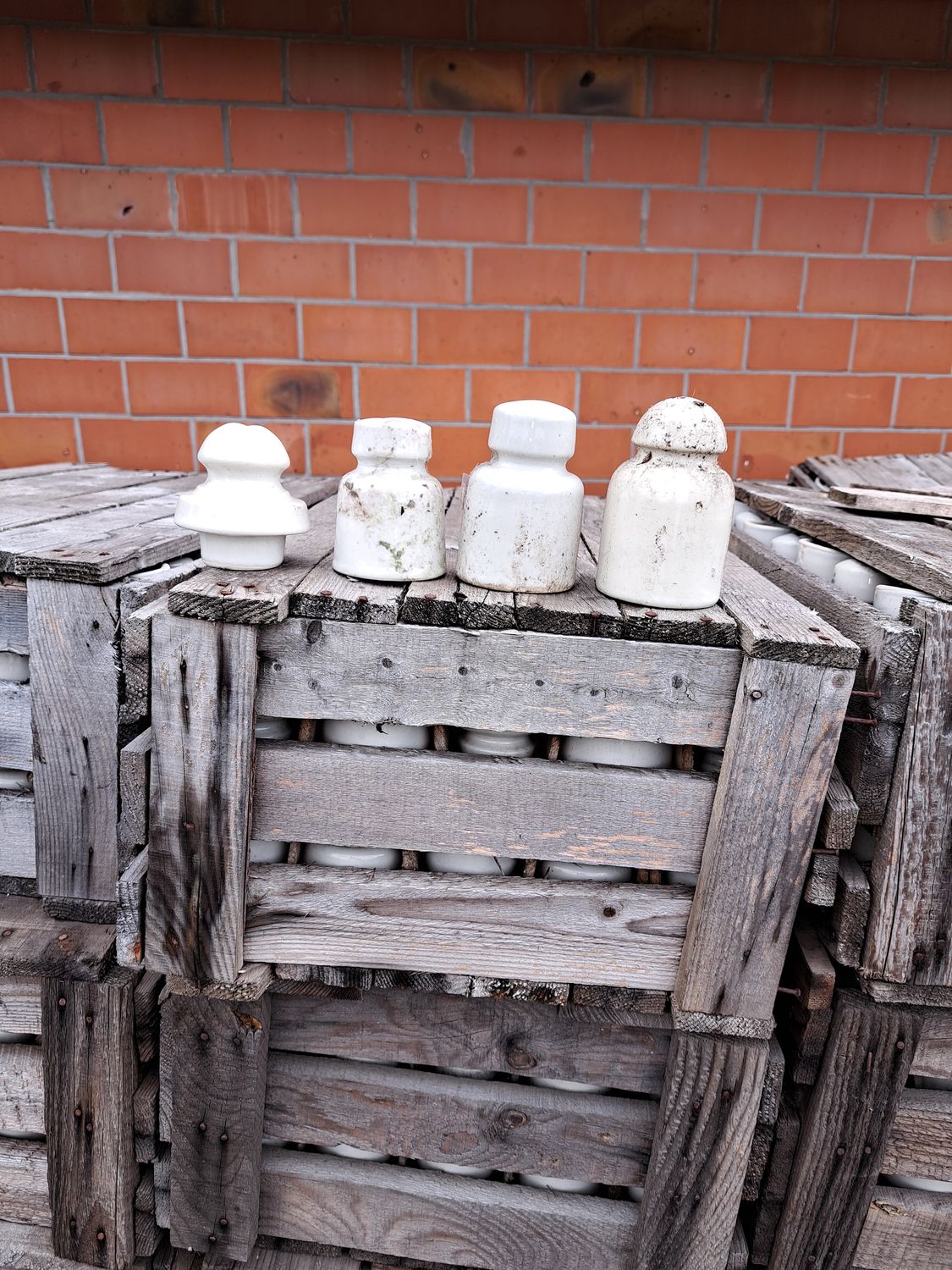 Porseleinen isolatoren , porcelain insulators