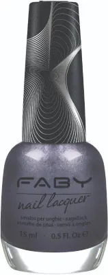 Paarse vegan nagellak Faby, natuurlijke nagellak zonder schadelijke stoffen