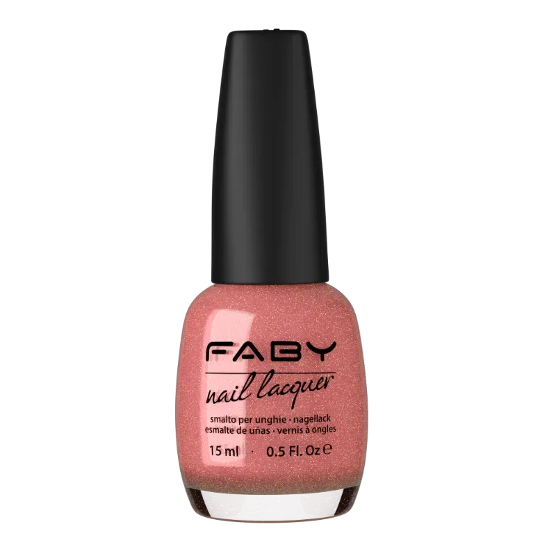 Roze nagellak met glitterafwerking van FABY, Medusa en el Ocèano. Voor een sprankelende en vrouwelijke look.