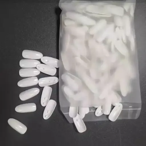 Nagelpalletjes voor nagelboeken, verkrijgbaar in wit, ideaal voor het presenteren van nageldesigns en kleuren bij professionele nagelstyling.