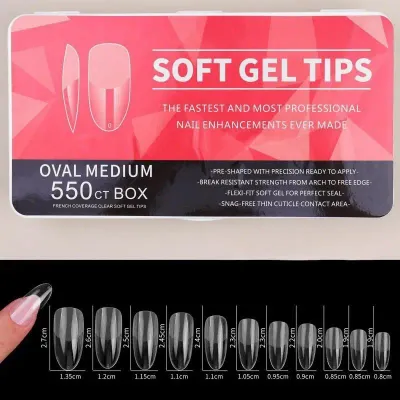 Medium ovale soft gel tips voor nagelverlenging, flexibel en sterk, ideaal voor een natuurlijke manicure. Perfecte pasvorm voor duurzame en comfortabele resultaten