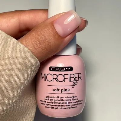 BIAB pour ongles solides et soignés dans les salons